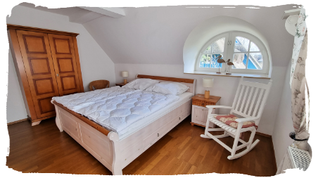 Schlafzimmer 1.OG Schlafzimmer mit Doppelbett